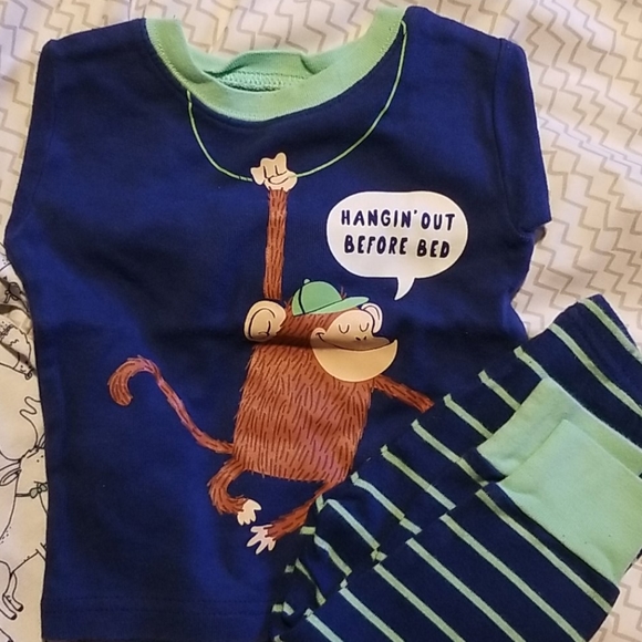 Carter's pajama bundle - Picture 3 of 4